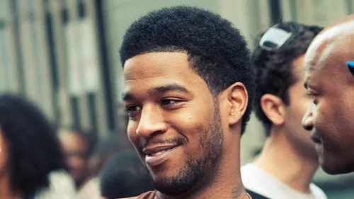LES FANS DE KID CUDI ONT LE DROIT À DEUX TRÈS BONNE NOUVELLES DE SA...